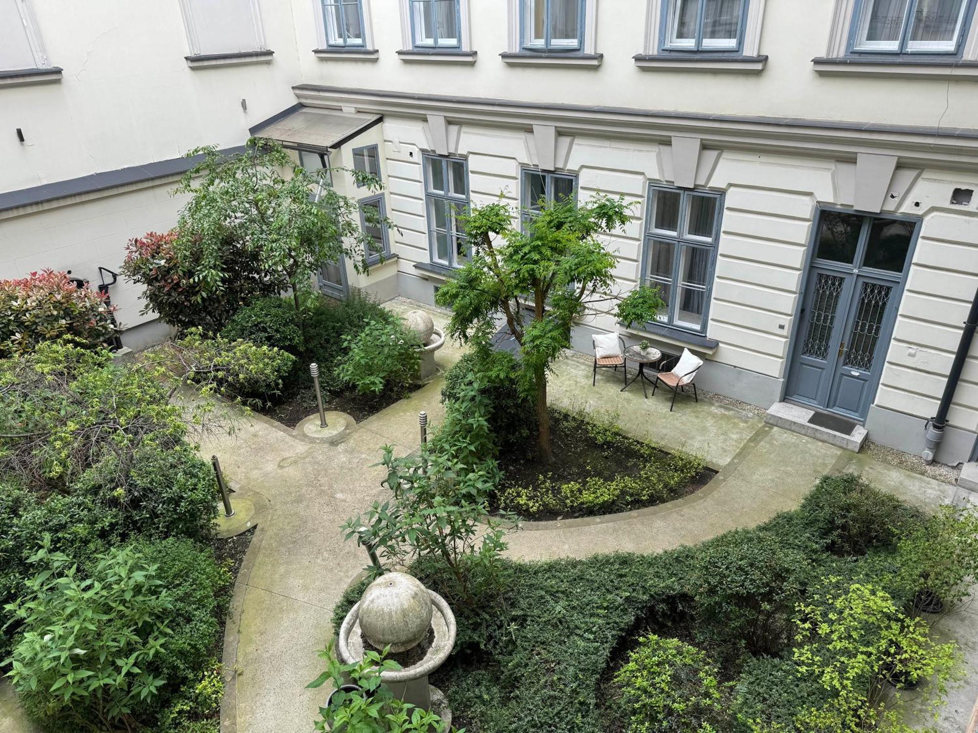 شقة Hidden Gem With Terrace On The Andrassy Fashion Road بودابست المظهر الخارجي الصورة